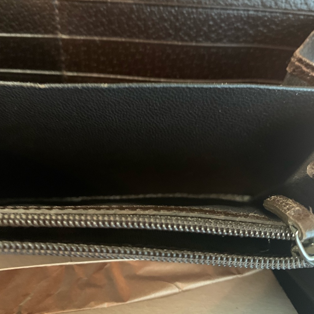 Authentic Gucci Wallet - Picture 4 of 13